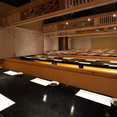 広い店内は宴会場が二部屋と、個室が１６部屋ございます。博多エリアで大型宴会&個室会食はおまかせください。