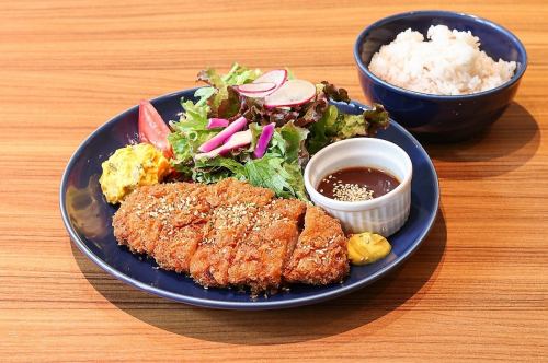 30-day low-temperature aging, thick-sliced pork cutlet set meal