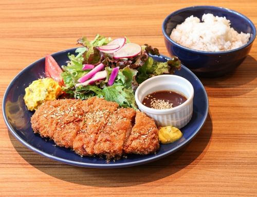 30-day low temperature aged, thick-sliced pork cutlet set meal