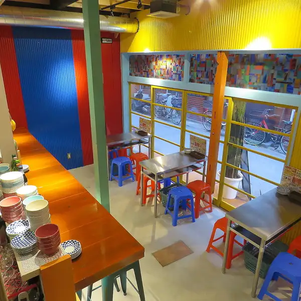 Enjoy Korean food in Ekinishi, in an atmosphere reminiscent of a Korean street food stall.Our counter seating is perfect for solo diners, and we also have banquet rooms on the second floor.You can relax and enjoy authentic Korean cuisine.