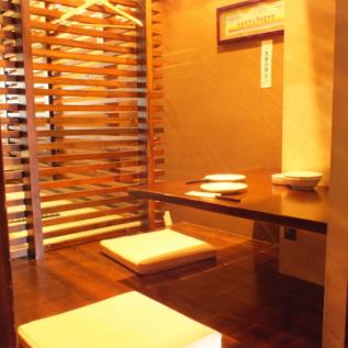 The tatami room creates a space for two people.Perfect for dates ♪