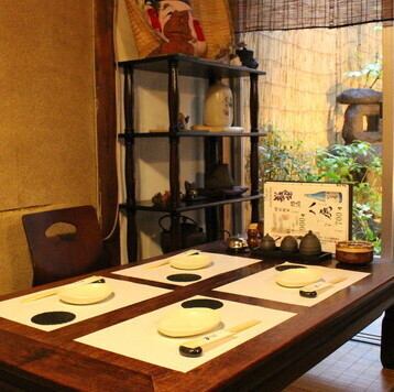 ≪tsuboniwa≫ 텐진바시스지 롯초메역 출구에서 도보 약 4분에 있는 역사를 느끼는 고민가풍의 모습.점내에서는 평원도 보실 수 있습니다.부디, 경험 풍부한 요리사가 행동하는 일식을 즐겨 주세요.