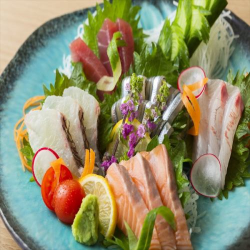 Fresh fish sashimi platter of 5 kinds (1 serving)