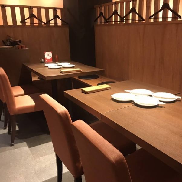 We have table seats for a small number of people.It is a seat that you can use when you go back to work and have a drinking party with your friends!