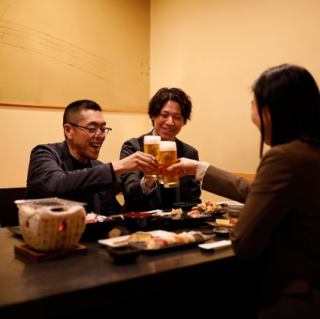 ふすまの扉で仕切られた掘りごたつの個室です。接待や記念日などのご利用にも最適です。