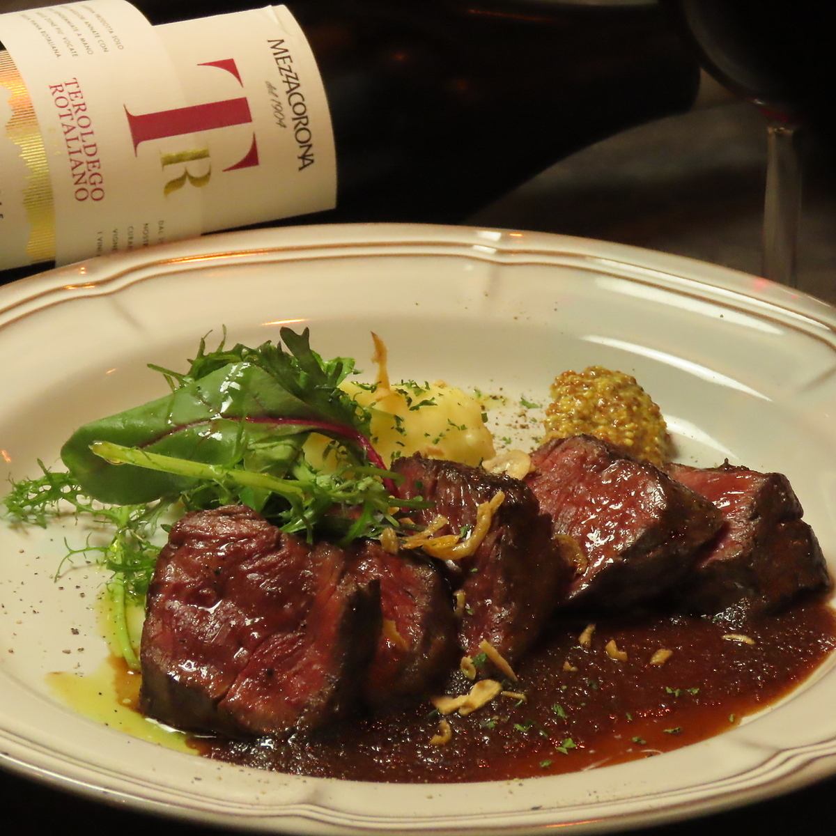 Tボーンステーキなどお肉料理が充実しております◎