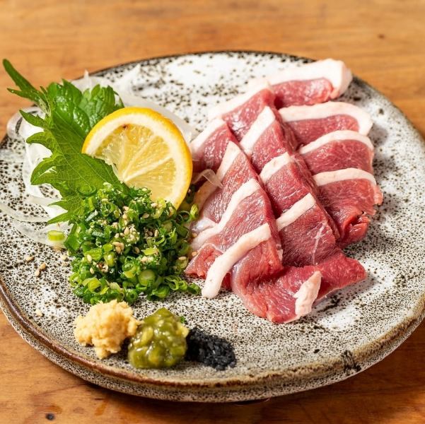 高たんぱくで適度な脂肪が特徴・大阪特産物河内鴨を使用◆河内鴨ロース刺し1,375円(税込)