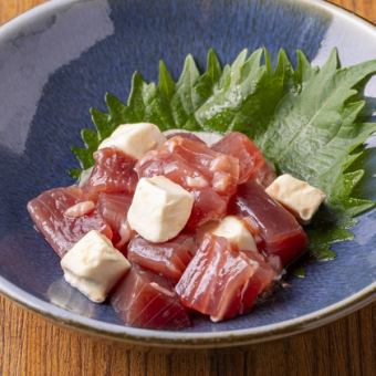 黄肌鮪とクリームチーズの酒盗和え