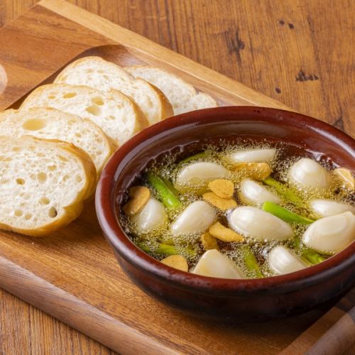 禁断のにんにくアヒージョ（バゲット付き）