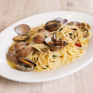 殻付きあさりの白ワイン蒸し(トマトソース変更可)