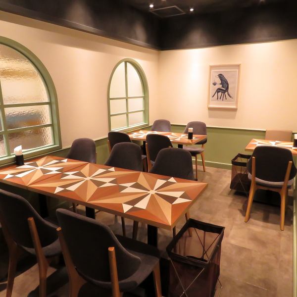 8～12名様で半個室でのご利用が可能です◎ご宴会や、女子会用のコースもご用意しておりますので、おしゃれ映え空間個室と合わせてお楽しみください♪
