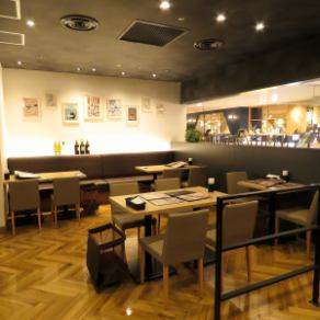 使い勝手自由なテーブル席。宴会、女子会に♪