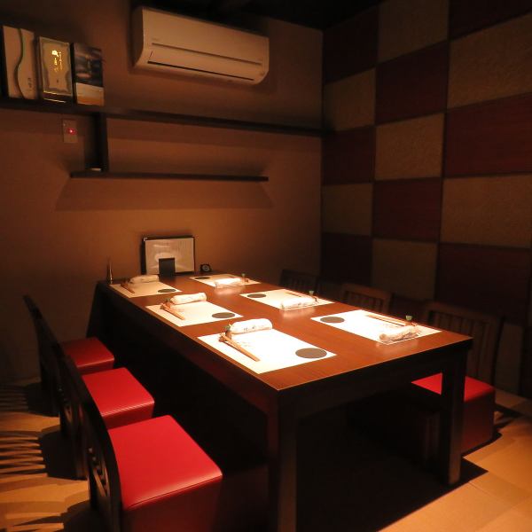 Our private rooms are very popular and advance reservations are required.Since it is a very popular seat, it is not open for online reservations, so please contact us by phone.