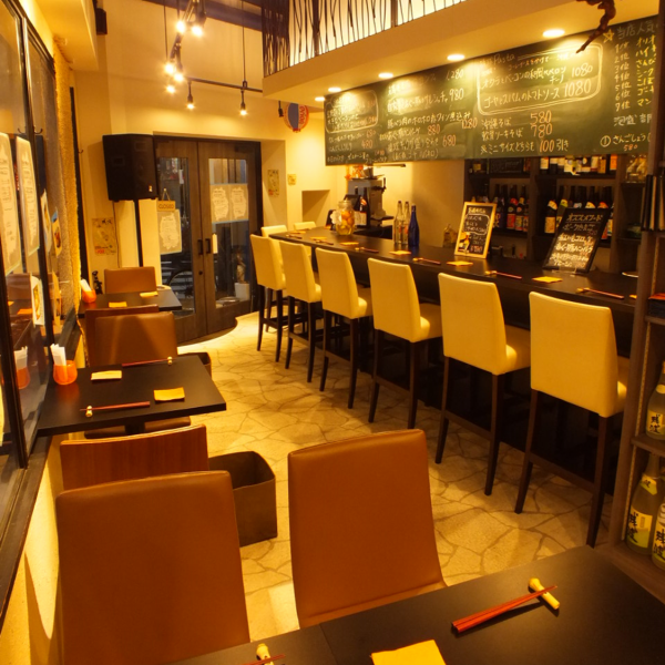 The shop is bright and calm.We also accept private use from 12 people to up to 18 people! Welcoming parties, women's meetings, and drinking parties within friends ◎ We will support your banquet with our full strength! Reservation is early ♪