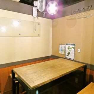 The 2nd floor has been renovated. You can use a private room with a table for 2 to 5 people. We also have a private room that can accommodate up to 10 people.