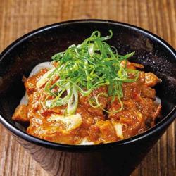 鮨炉まん牛すじカレーうどん