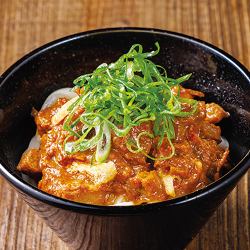 鮨炉まん牛すじカレーうどん