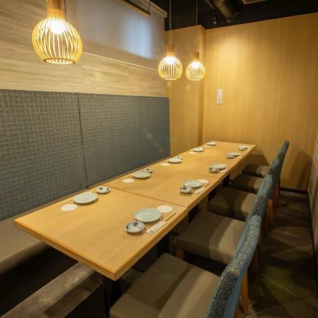 [Private room with table for 10 people] A private room where you can relax and unwind.You can use it for various occasions, from business entertainment and dinner parties to reunions and social gatherings! At the Shijo Kawaramachi store, we offer a variety of courses with all-you-can-drink options, full of seasonal flavors, to suit any occasion and budget.