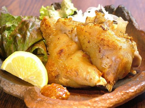 香ばしくてジューシー　味付け豚足の塩焼き
