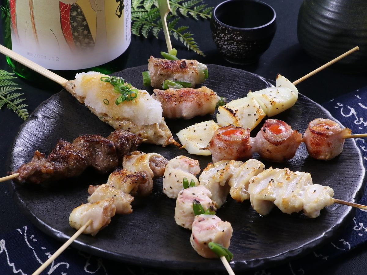 飲放付きコースは5500円(税込)～個室は4名様～最大16名様まで。美味しい焼き鳥を堪能