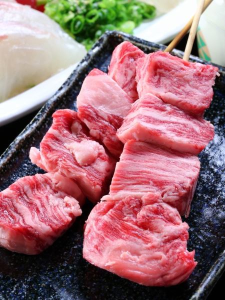 創業以来続く『秘伝の職人技』、凡独自にブレンドした塩と秘伝のタレを使った焼きとりは絶品です！