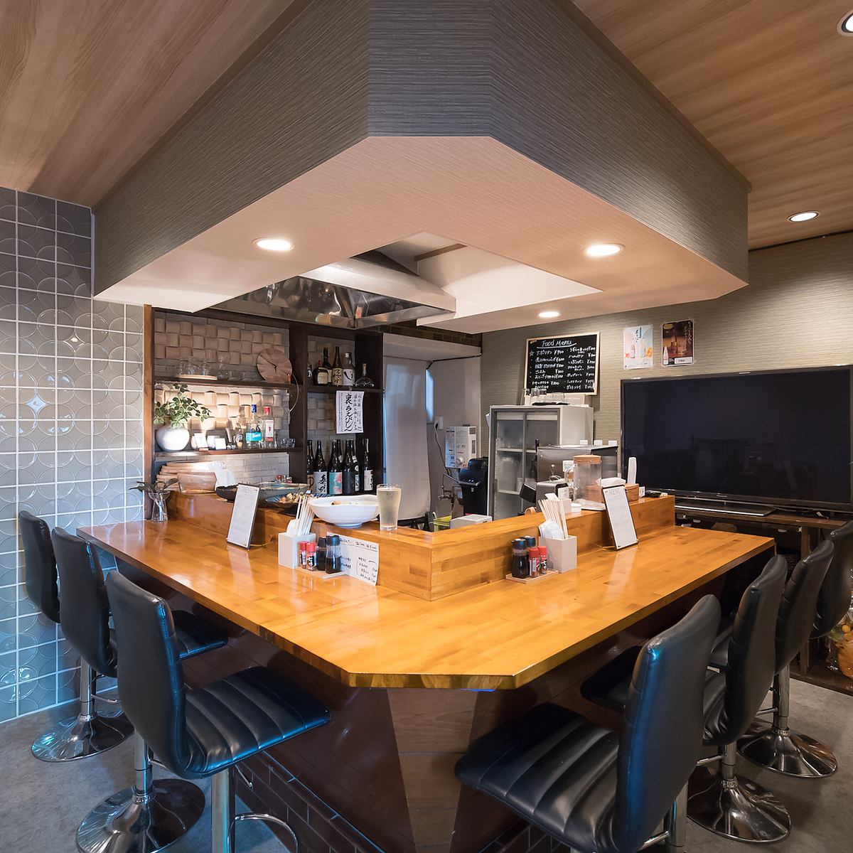 旬の食材や季節の野菜をふんだんに使用したおばんざいは絶品です