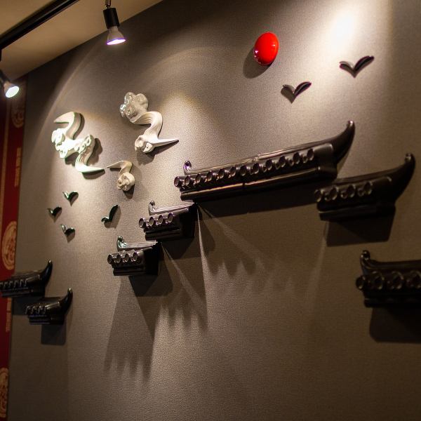  We incorporate Chinese elements into the interior everywhere. 