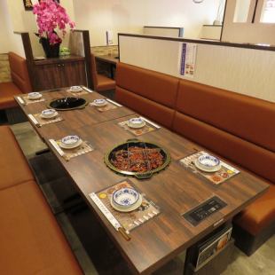 所有座位均为箱式座位，您可以在安全私密的空间中用餐！