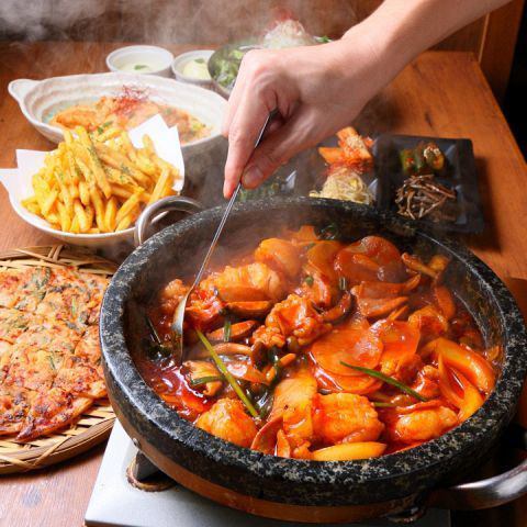 ピリ辛あったか韓国鍋しとマッコリで普段よりお話が進みます♪