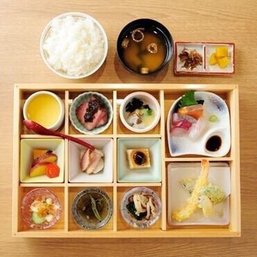昼飲みも大歓迎！お得なランチでプチ贅沢気分をどうぞ♪