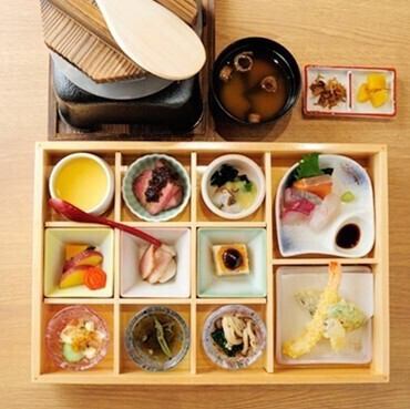 昼飲みも大歓迎！お得なランチでプチ贅沢気分をどうぞ♪