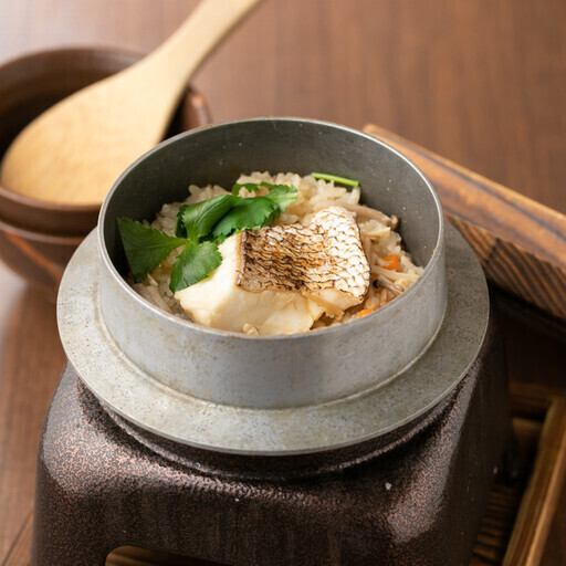 【炊き立て！！釜めし】定番＆人気の釜めしはもちろん、春季限定の釜めしもお客様の人気を集めております◎