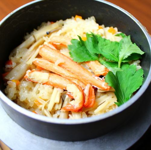 その日の気分やお好みに合わせて選べる釜飯をご用意！
