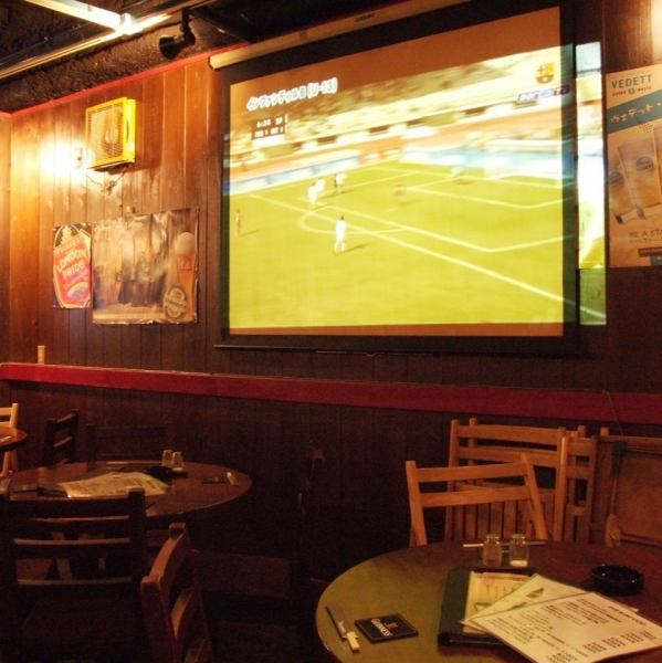 You can also watch soccer and baseball games at the store. ★ I'm glad that the seats behind you can easily see the screen! The small seats can accommodate up to 15 people, and can accommodate a large number of people.
