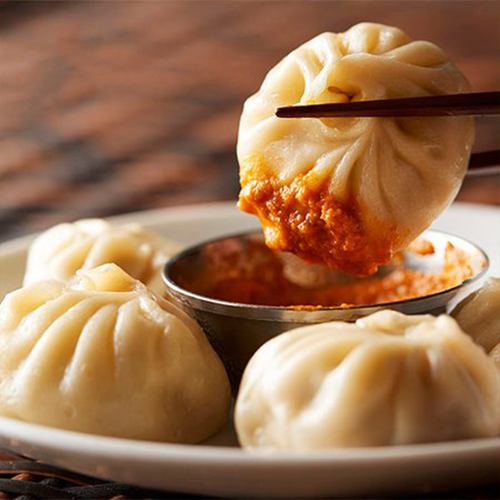 【おすすめ◎】大人気のネパールのもちもち蒸し餃子★モモ★こだわりのソースで召し上がれ！