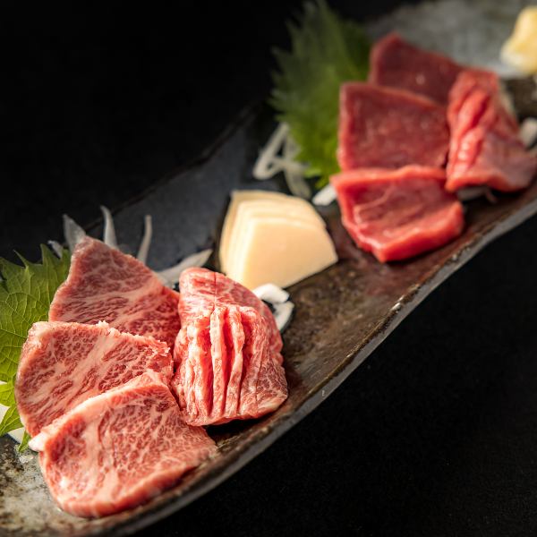鮮度抜群！熊本直送の馬刺し盛り合わせ3200円(税込)