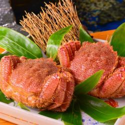 Boiled live crab with salt *May not be available depending on the season.