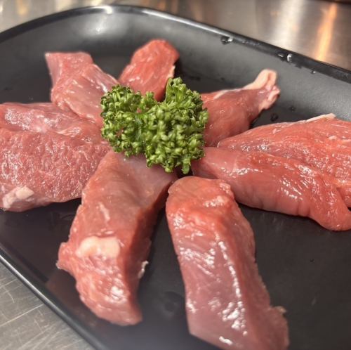 【希少部位！極上の逸品◎】柔らかく、上品な旨みが堪らない「生ラム ヒレ肉」