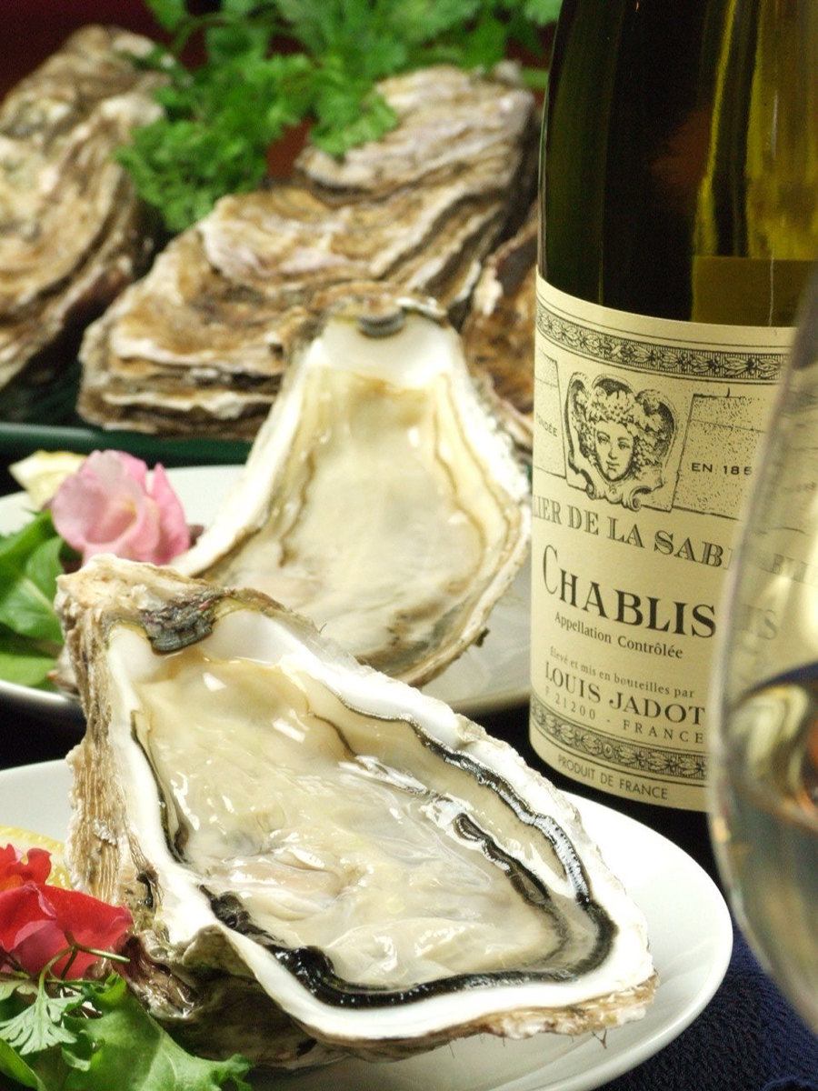 One oyster sent directly from Akkeshi is a great deal for 250 yen ♪ Enjoy seasonal side dishes and sake-.