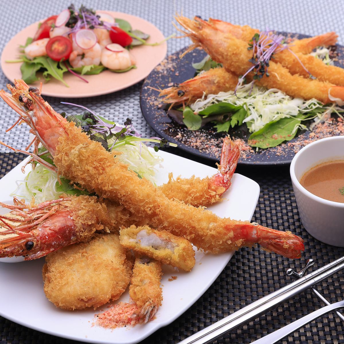 代々木駅徒歩30秒！絶品エビフライとお酒を楽しむ専門店