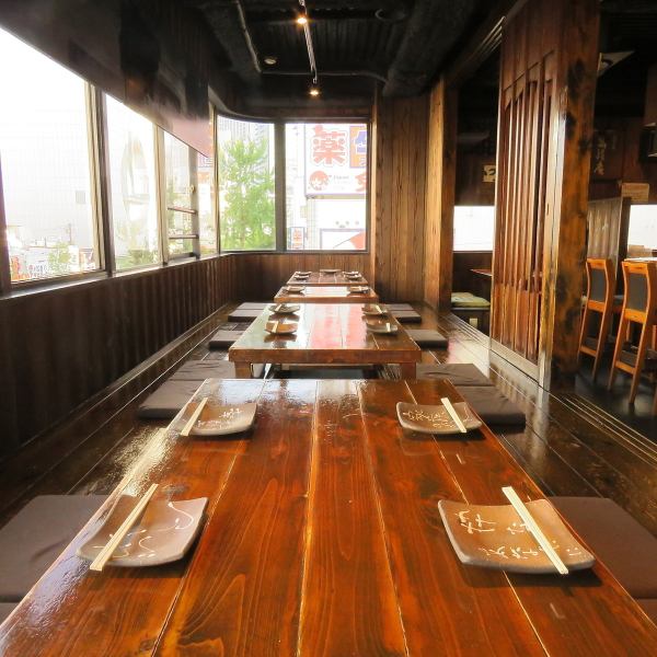 A comfortable seat with plenty of leg room and a sunken kotatsu tatami room.It can be used by a large number of people or as a private room.Please relax in our hideaway shop where you can feel the warmth of wood.Available for 2 or more people.We also have seats where you can smoke.