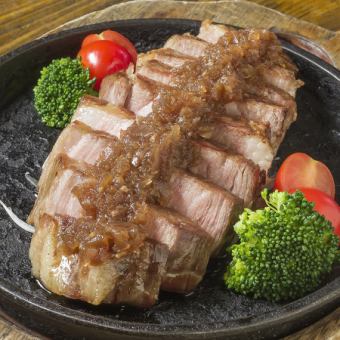 イベリコ豚のステーキ ～自家製オニオンソース～