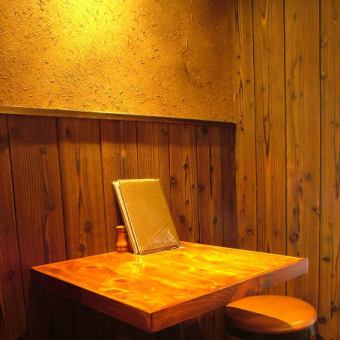 2名様用の少人数のお客様に対応しているテーブル席です。デートのディナーに最適ですので、カップルのお客様に人気です。
