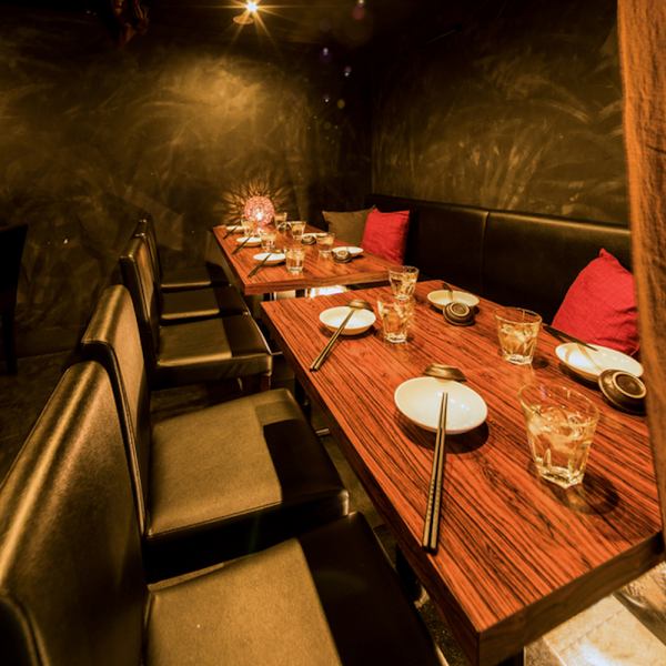 [Smoking allowed in private room] Perfect seat for group parties and girls' gatherings ◎ A super relaxing space.The number of seats is limited, so we recommend making your reservation early.The interior of the store is a relaxing space illuminated by soft indirect lighting.