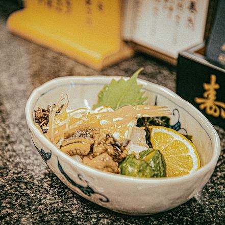 旬の海の幸を贅沢に味わう、彩り豊かな一皿が充実！