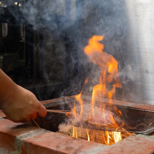 【豪快な炎で焼き上げる！香り高き藁焼きの極み】