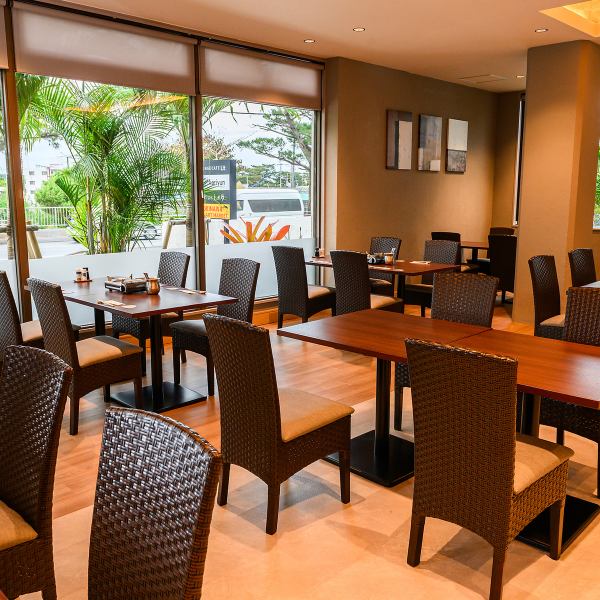 ゆったりとお食事を楽しめる、落ち着く雰囲気のキレイな店内♪ご家族やカップル、社員旅行にも是非ご利用ください◎