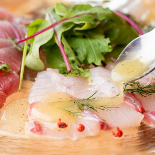 Red sea bream carpaccio with lemon and curry flavor