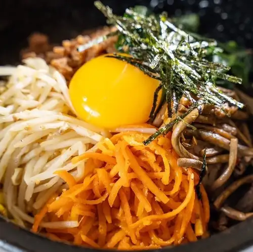韓国料理の定番石焼ビビンバ!