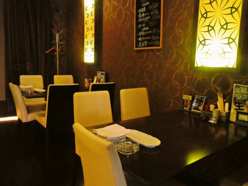 各種宴会やウェディングの二次会などにふさわしい、寛ぎの空間がある。ゆっくりと食事とお酒が楽しめる。